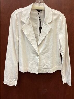 Charlie B Women’s White Lightweight Long-Sleeve jacket
Top